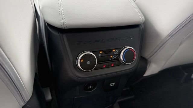 Used 2026 Ford Explorer Platinum w/ LUX Leather Package AWD/4WD image 35