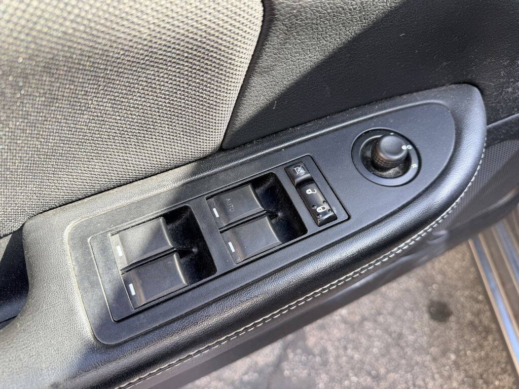 Used 2012 Dodge Avenger SE FWD image 7