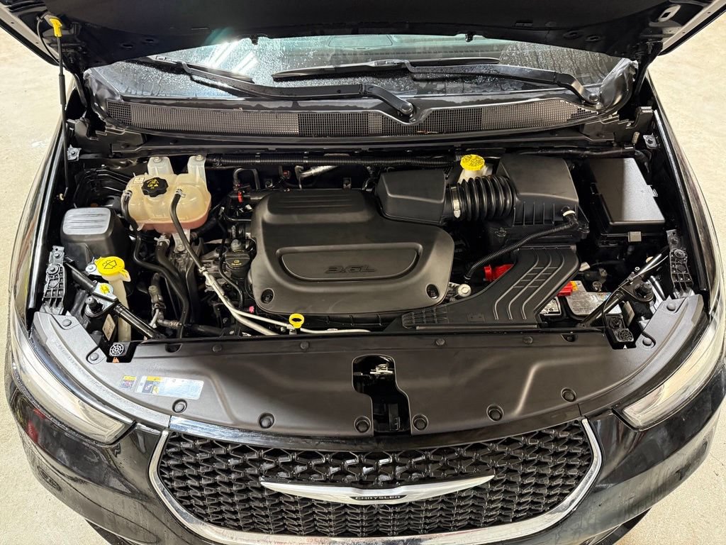 Used 2023 Chrysler Pacifica Touring-L AWD/4WD image 30