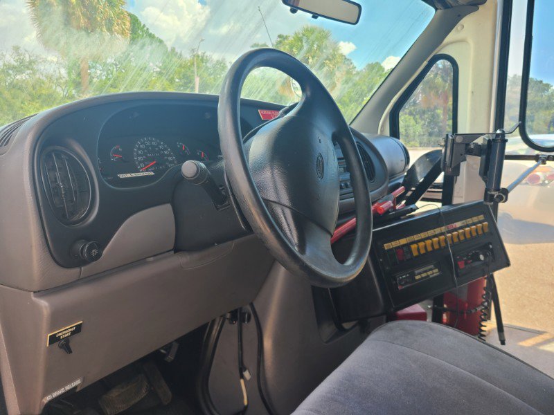 Used 1999 Ford E-450 and Econoline 450 image 12