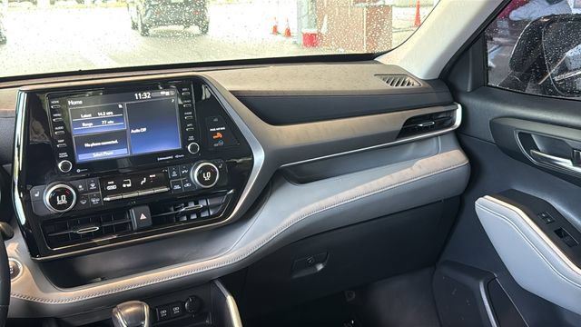 Certified 2021 Toyota Highlander XLE FWD image 16