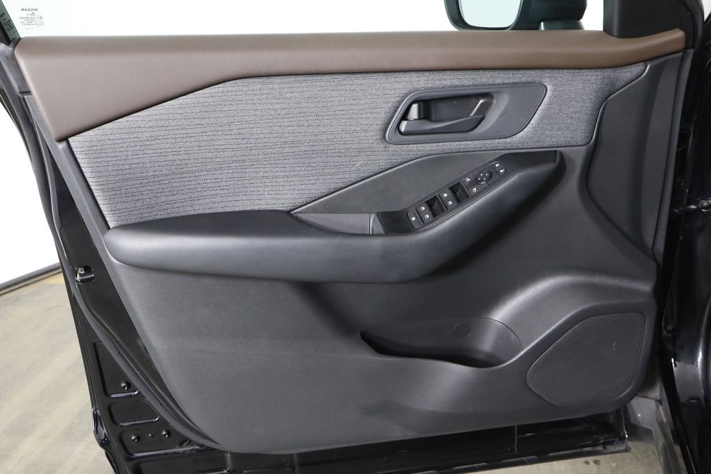 Used 2023 Nissan Rogue S image 20