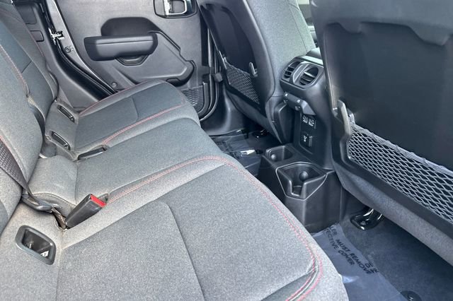 Used 2025 Jeep Gladiator Rubicon w/ Convenience Group image 18