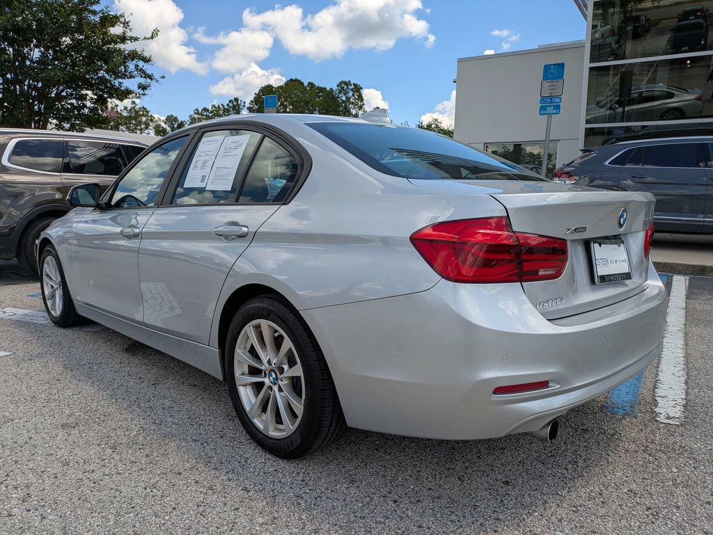 Used 2018 BMW 320i xDrive Sedan AWD/4WD image 4
