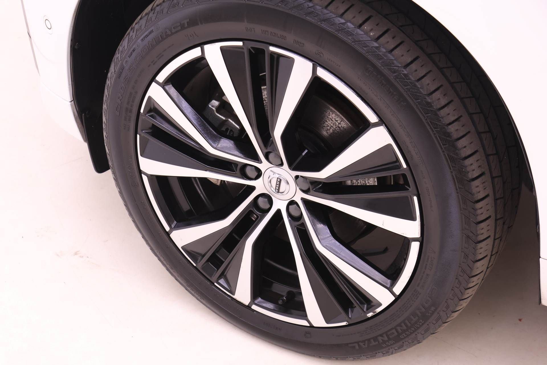 Certified 2024 Volvo XC60 B5 Plus w/ Protection Package Premier image 18