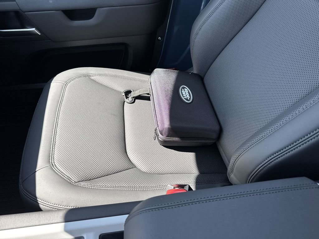 New 2025 Land Rover Defender 90 S image 27