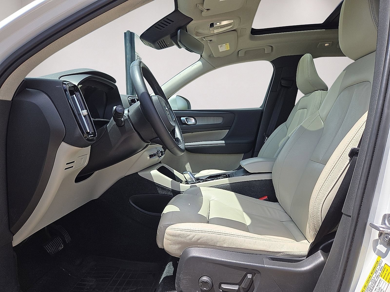 Used 2023 Volvo XC40 B5 Plus w/ Driver Assist Package AWD/4WD image 24
