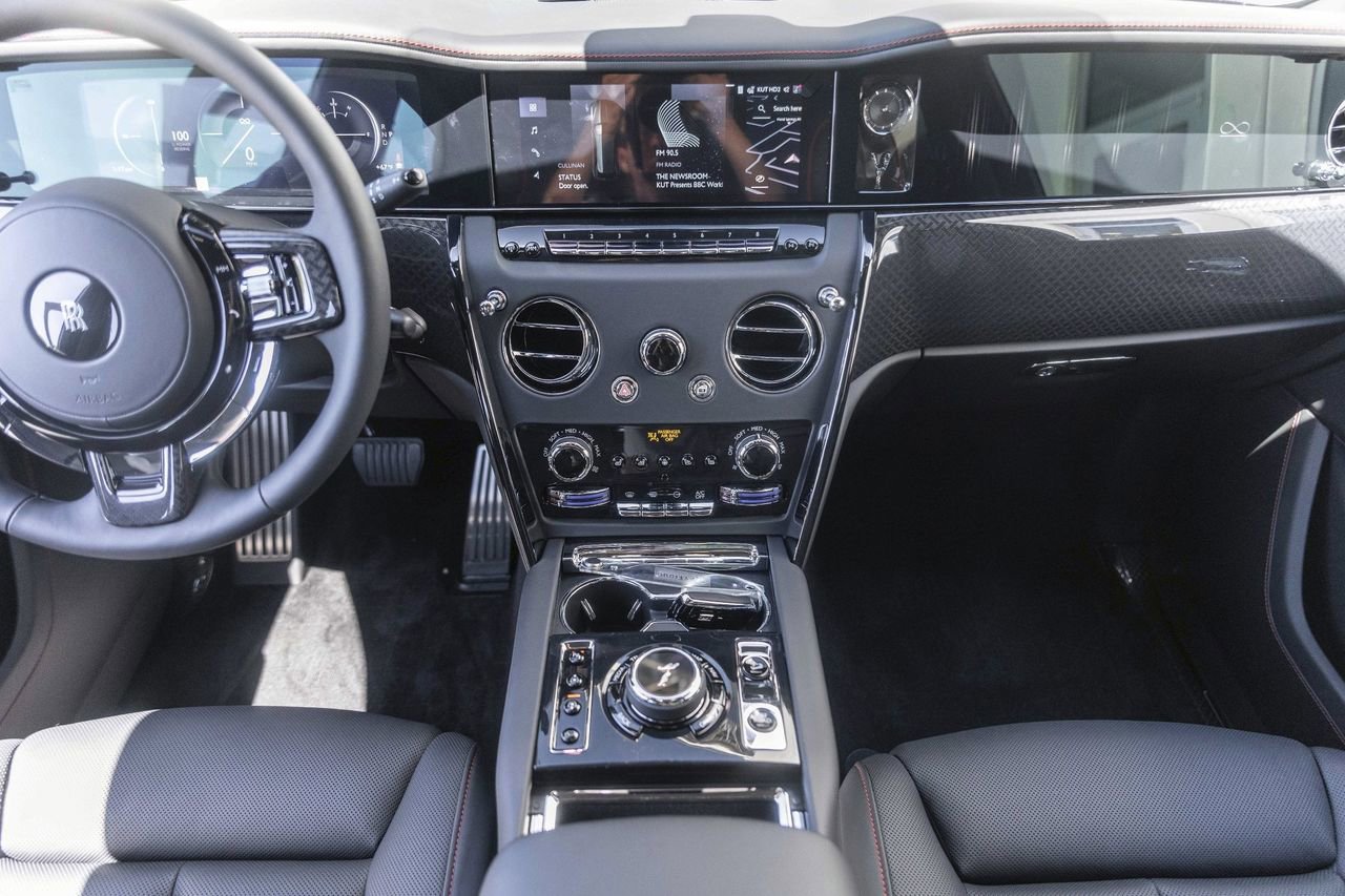 New 2026 Rolls-Royce Cullinan Black Badge image 57