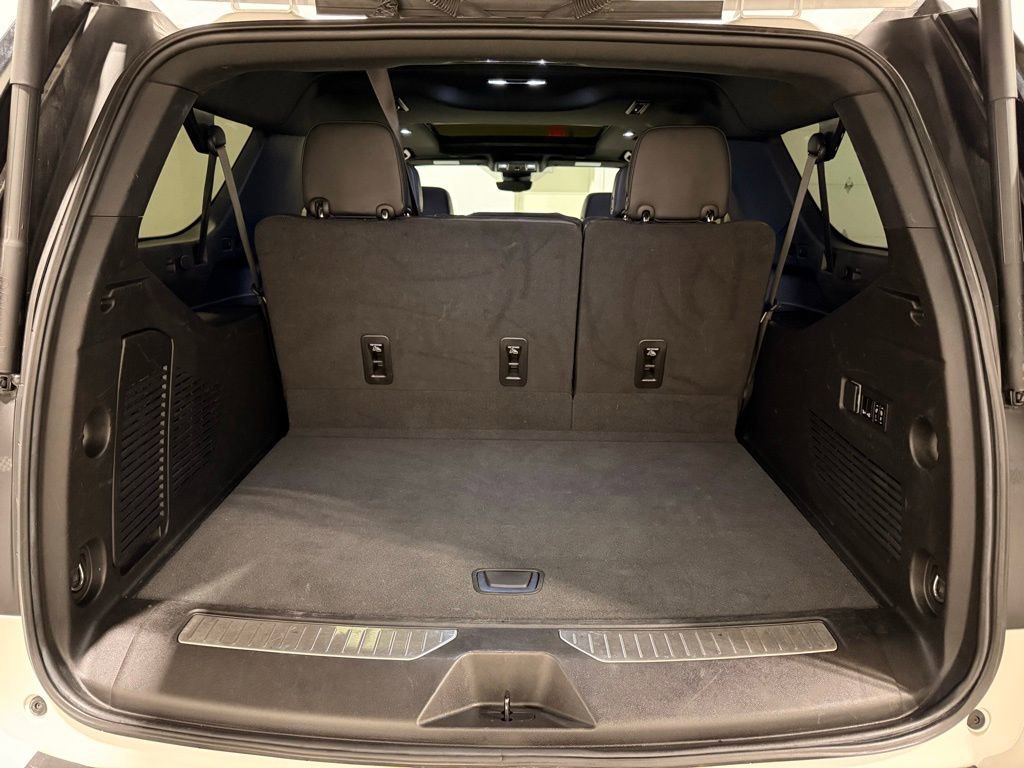 Used 2023 Chevrolet Suburban High Country image 10