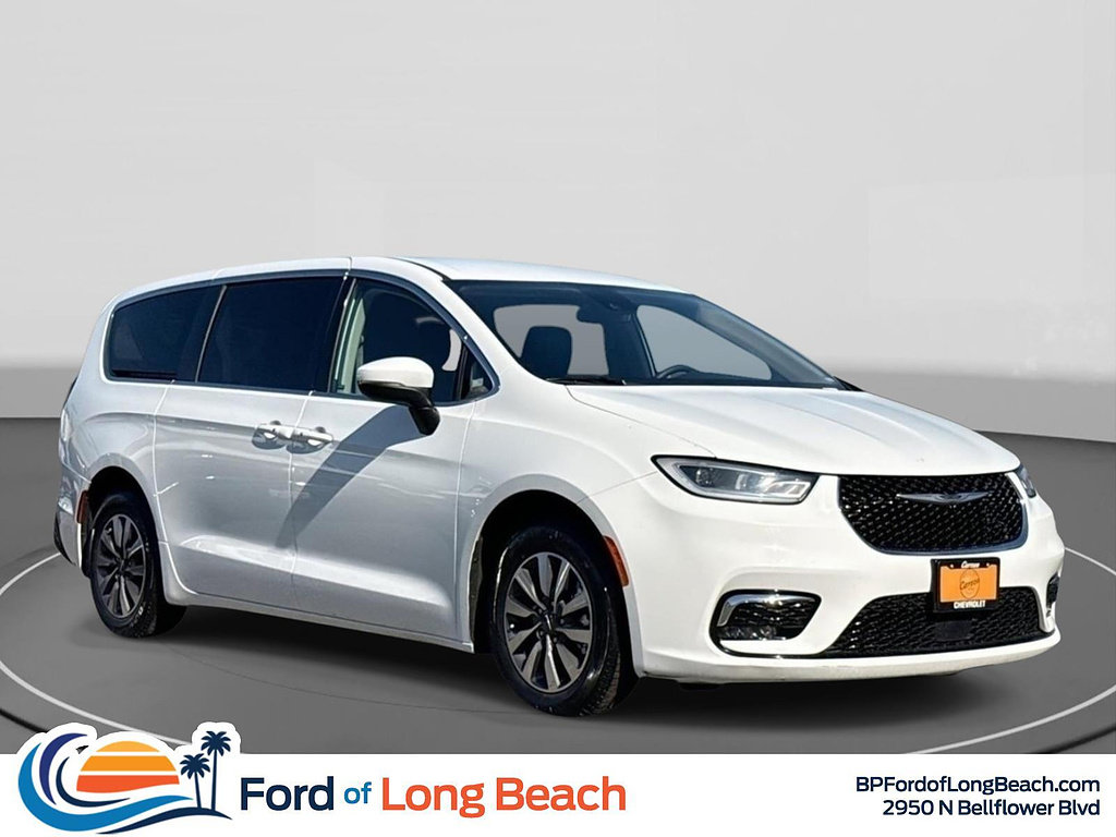 Used 2023 Chrysler Pacifica Touring-L