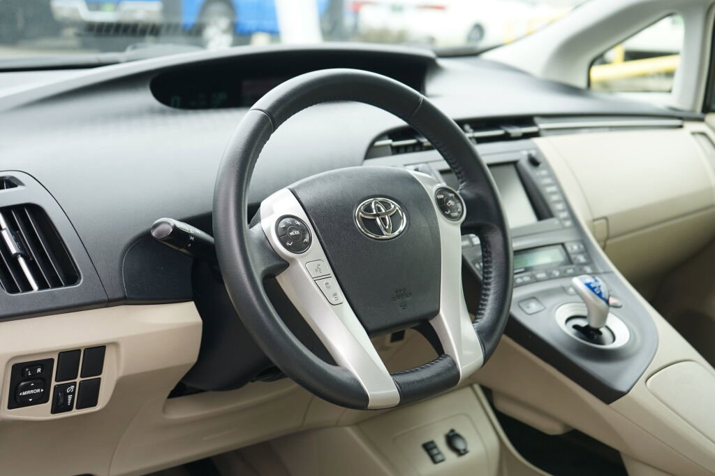 Used 2011 Toyota Prius Four w/ Navigation Pkg FWD image 10