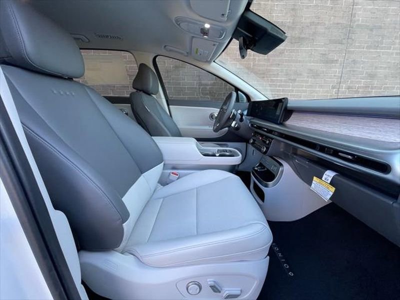 New 2026 Hyundai Ioniq 9 SEL w/ Tow & Go Package AWD/4WD image 26