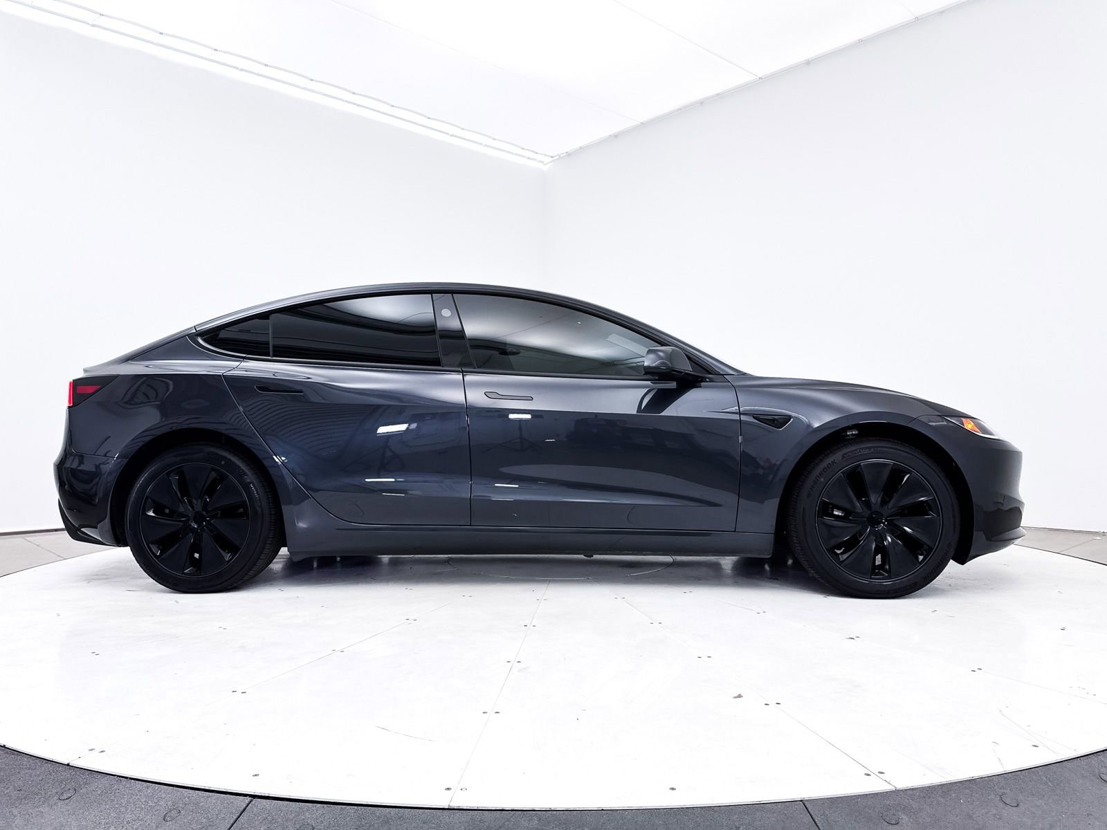 Used 2024 Tesla Model 3 Standard Range image 41