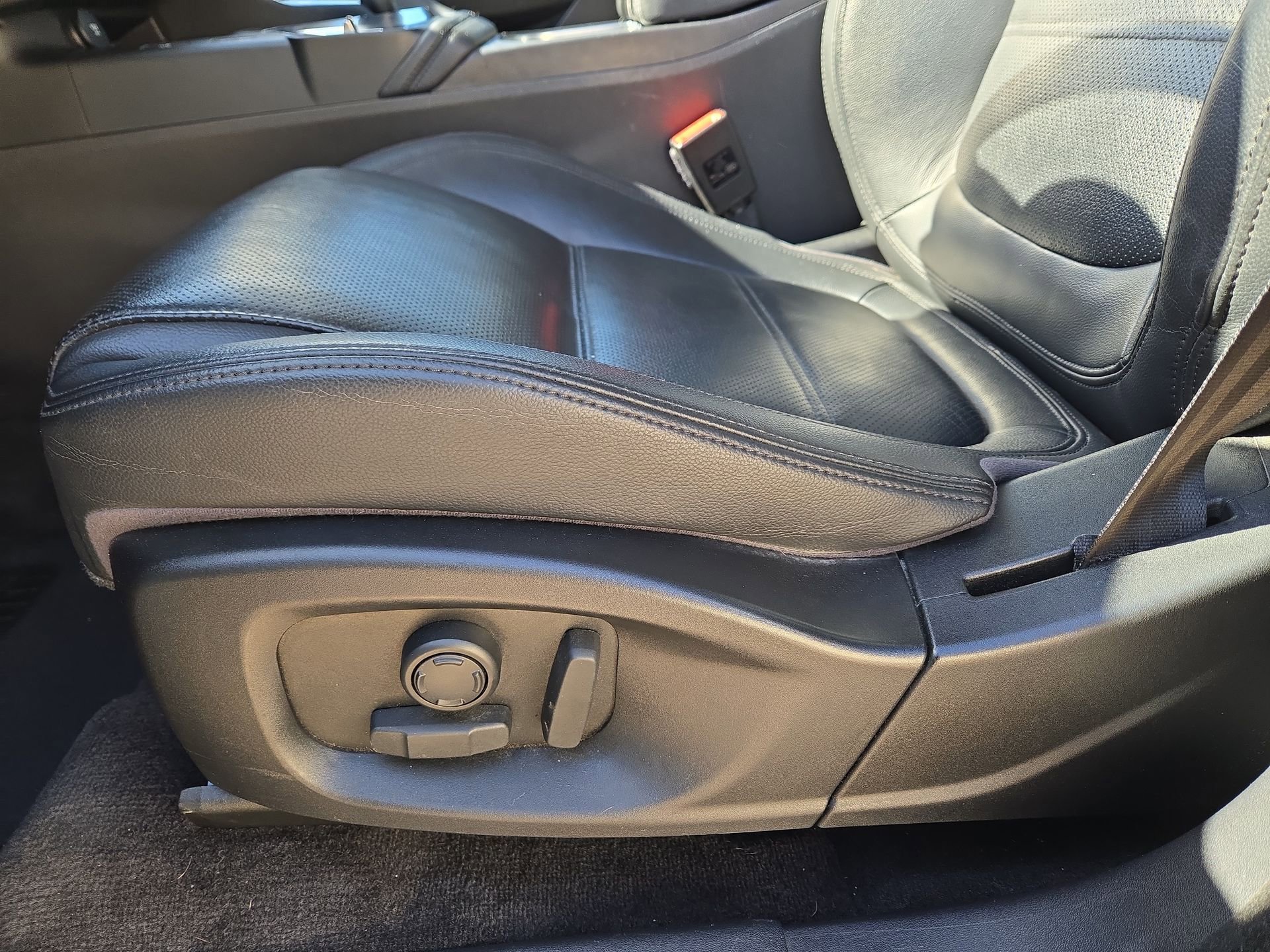 Used 2020 Jaguar E-PACE SE image 17