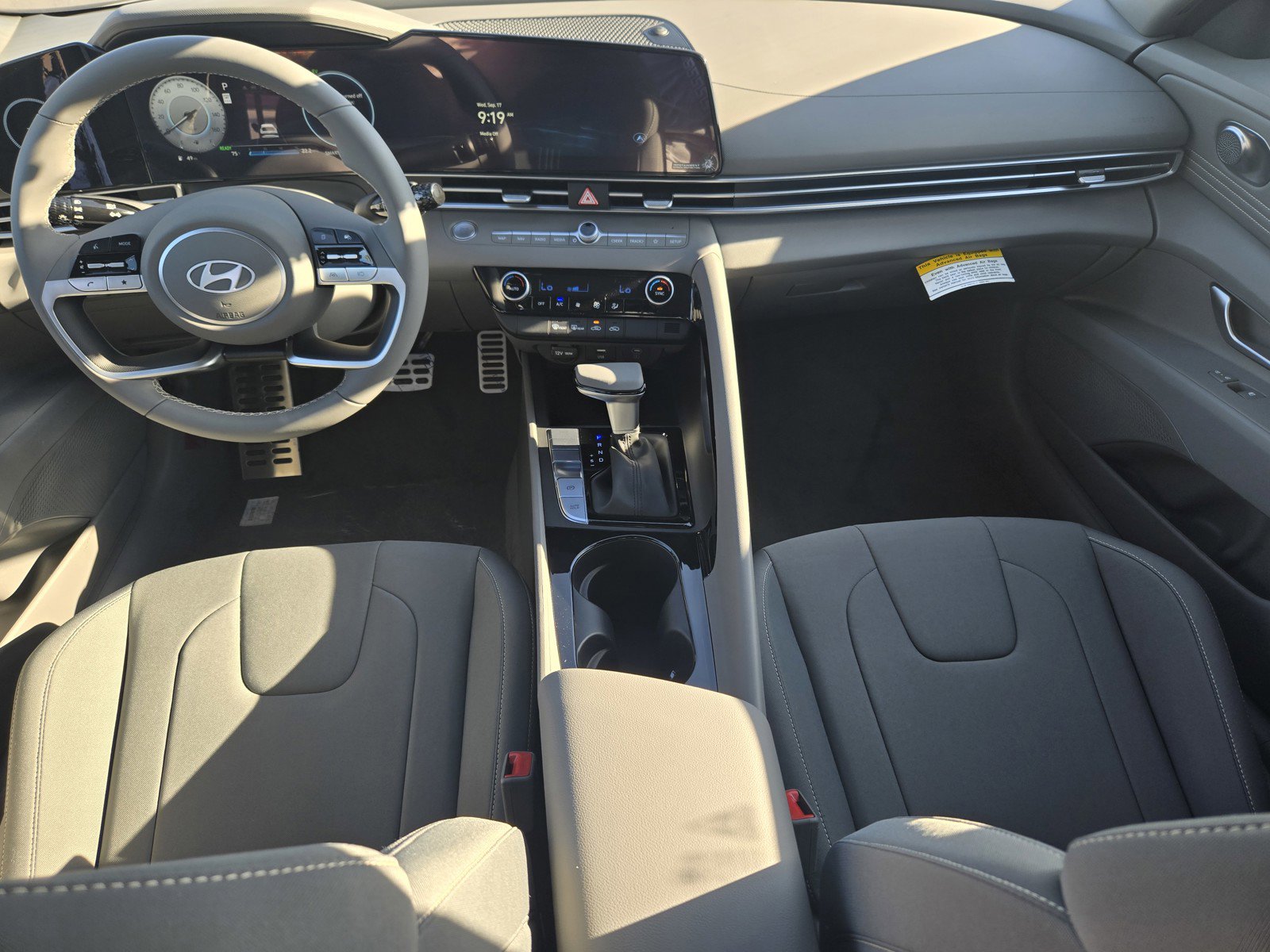 New 2025 Hyundai Elantra SEL image 13