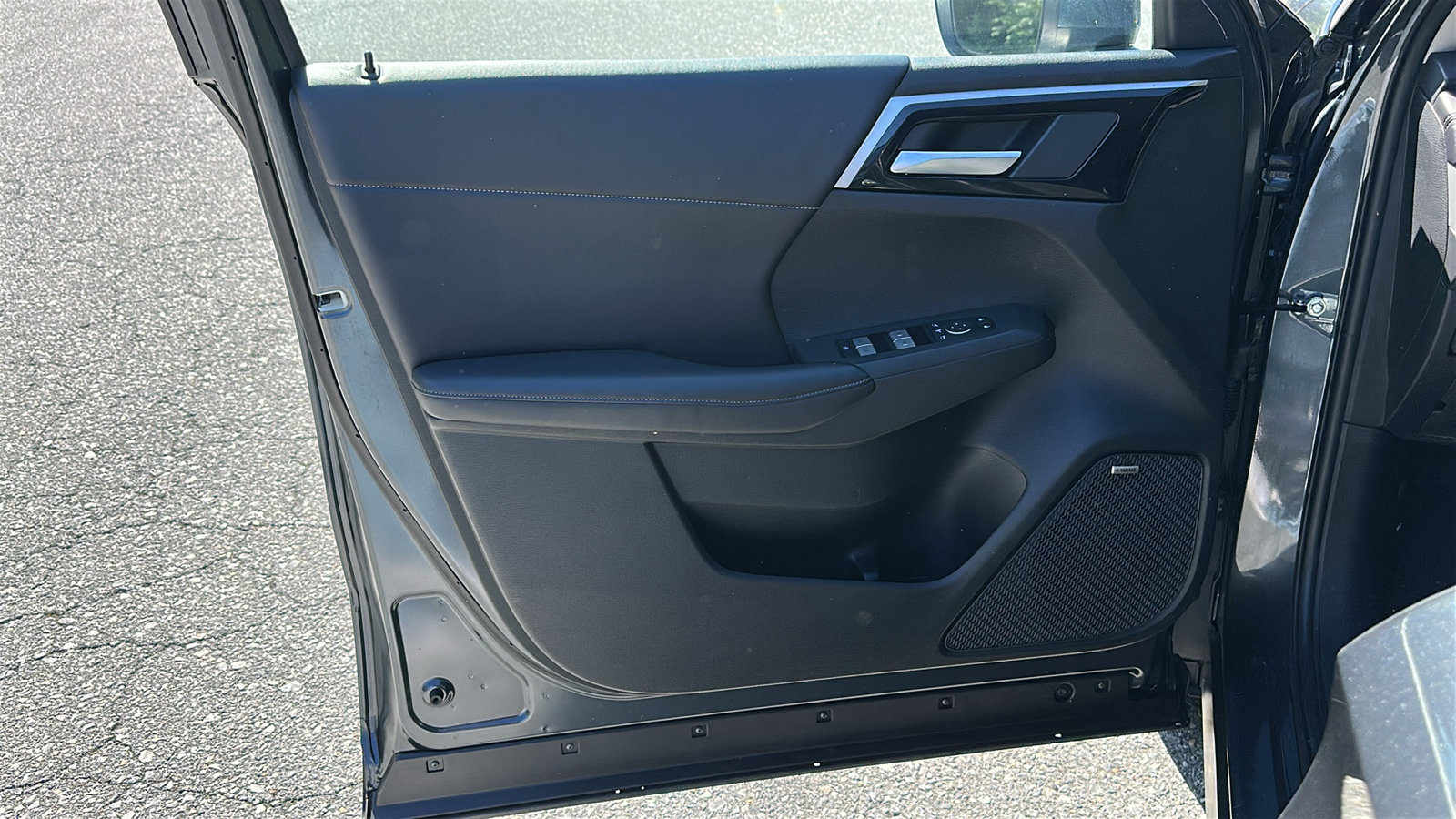 Used 2025 Mitsubishi Outlander SE AWD/4WD image 14