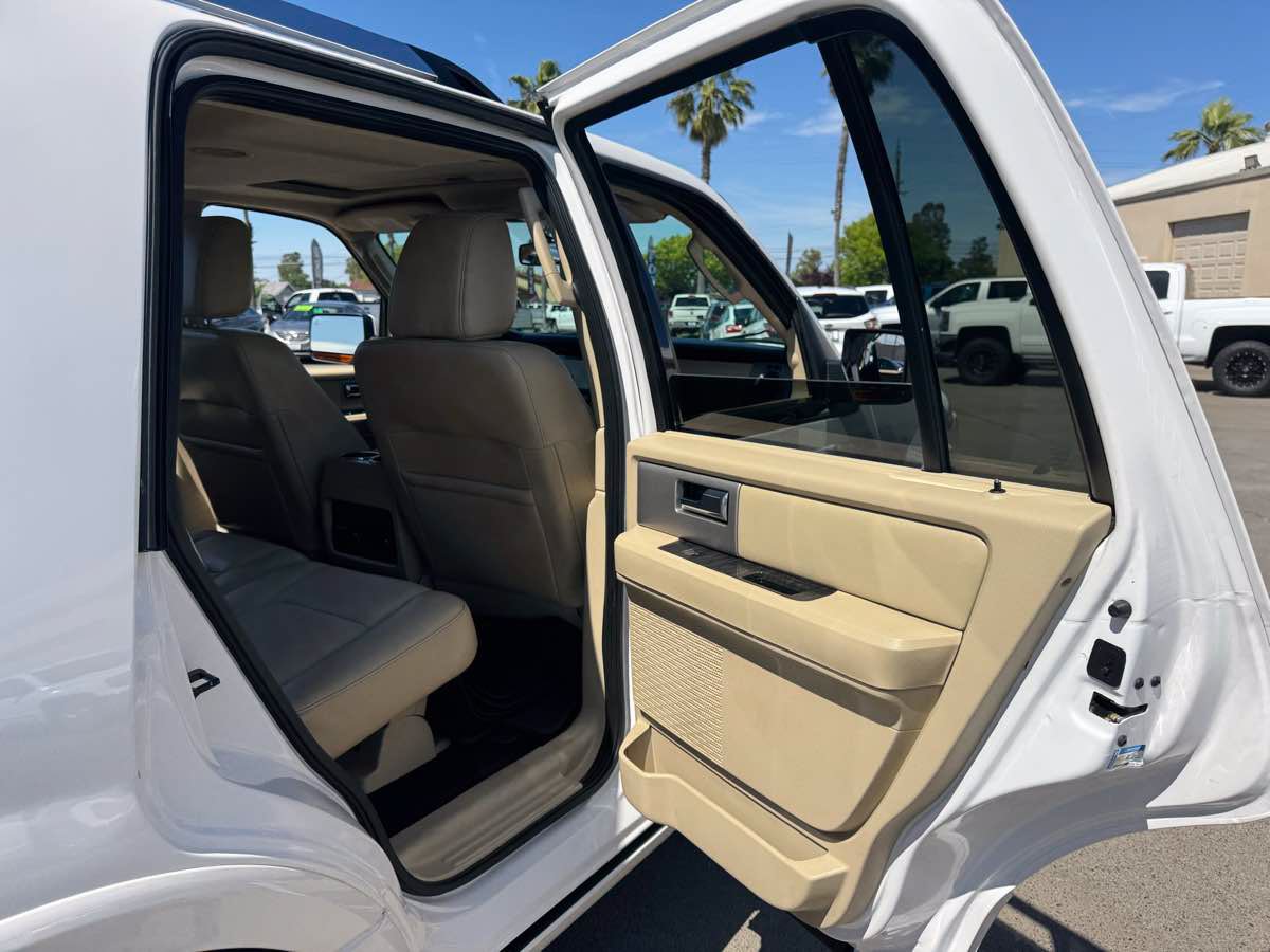 Used 2016 Ford Expedition Limited w/ Equipment Group 301A AWD/4WD image 19