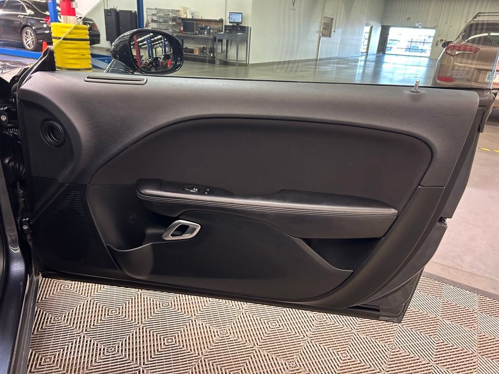 Used 2018 Dodge Challenger SXT RWD image 18