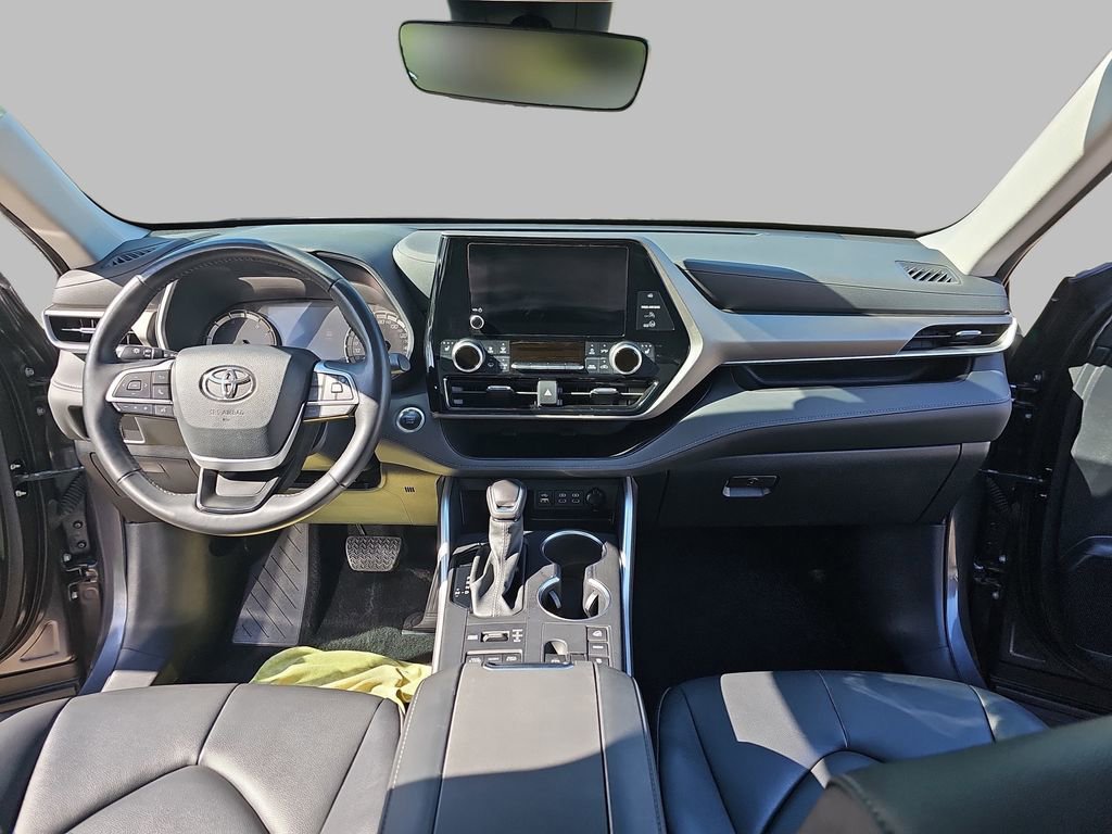 Used 2024 Toyota Highlander Limited AWD/4WD image 11