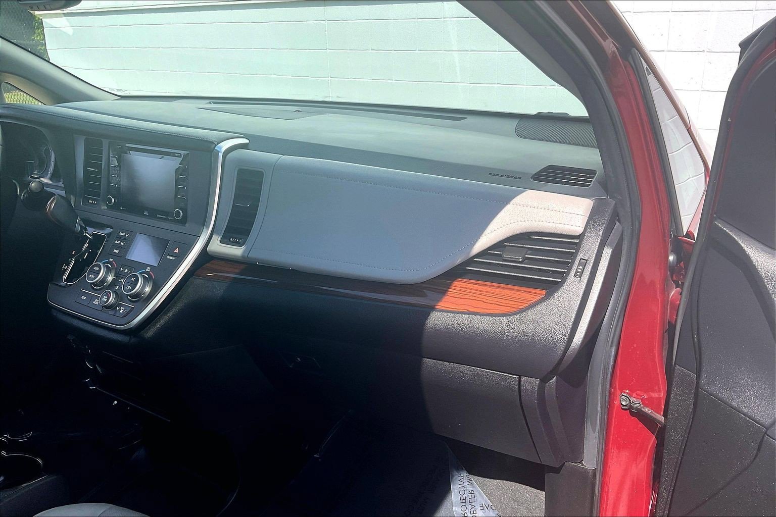 Used 2019 Toyota Sienna Limited Premium FWD image 21