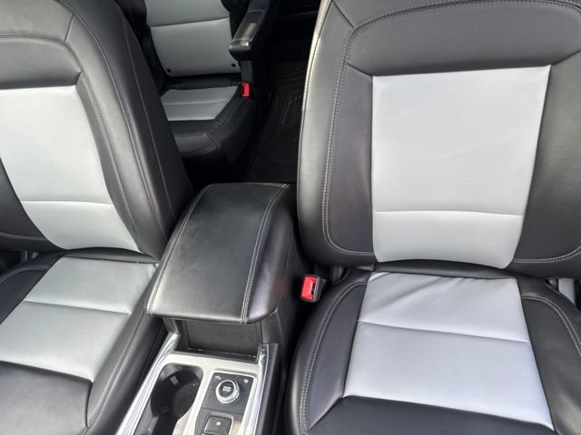 Used 2023 Ford Explorer XLT w/ Equipment Group 202A AWD/4WD image 15