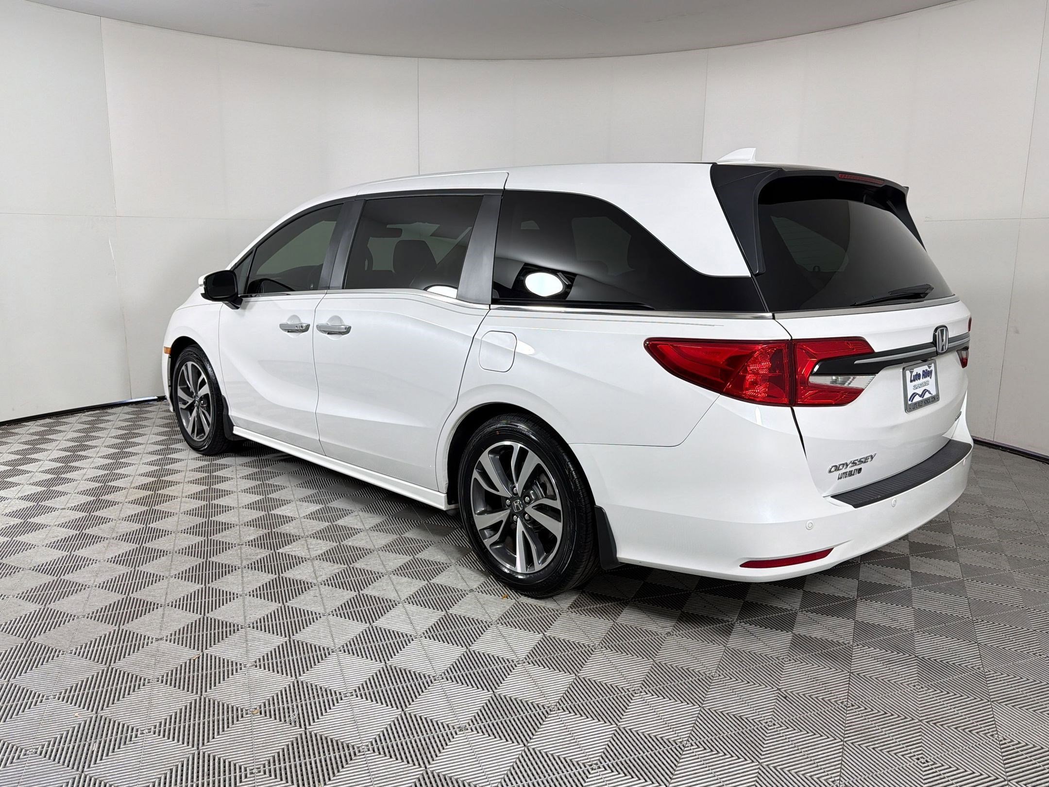 Certified 2023 Honda Odyssey Touring image 3