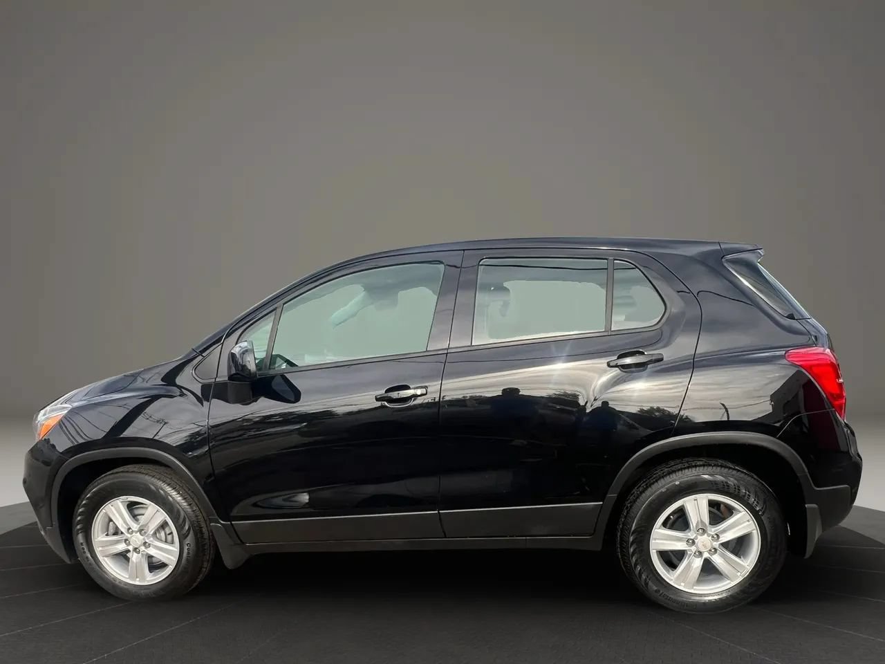 Used 2020 Chevrolet Trax LS w/ LPO, Protection Package FWD image 8