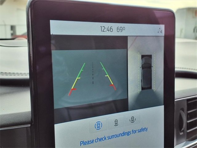 Used 2020 Ford Explorer Platinum w/ Premium Technology Package image 18