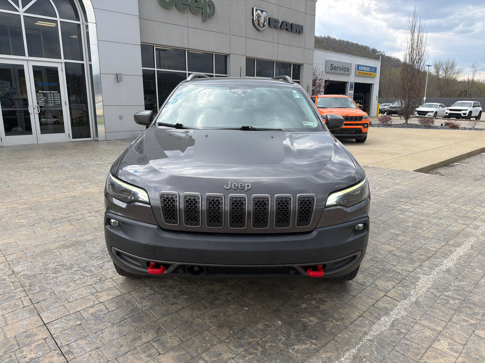 Used 2020 Jeep Cherokee Trailhawk image 3