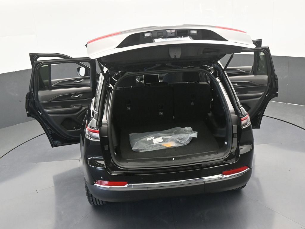 Used 2025 Jeep Grand Cherokee Laredo image 61