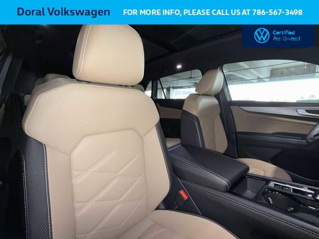 Certified 2024 Volkswagen Atlas Cross Sport SE w/ Panoramic Sunroof Package FWD image 27