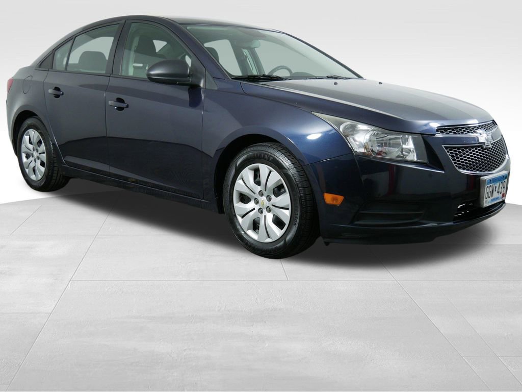 Used 2014 Chevrolet Cruze LS FWD image 2
