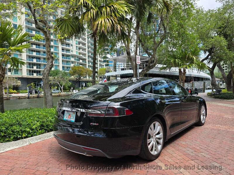 Used 2015 Tesla Model S P90D image 22