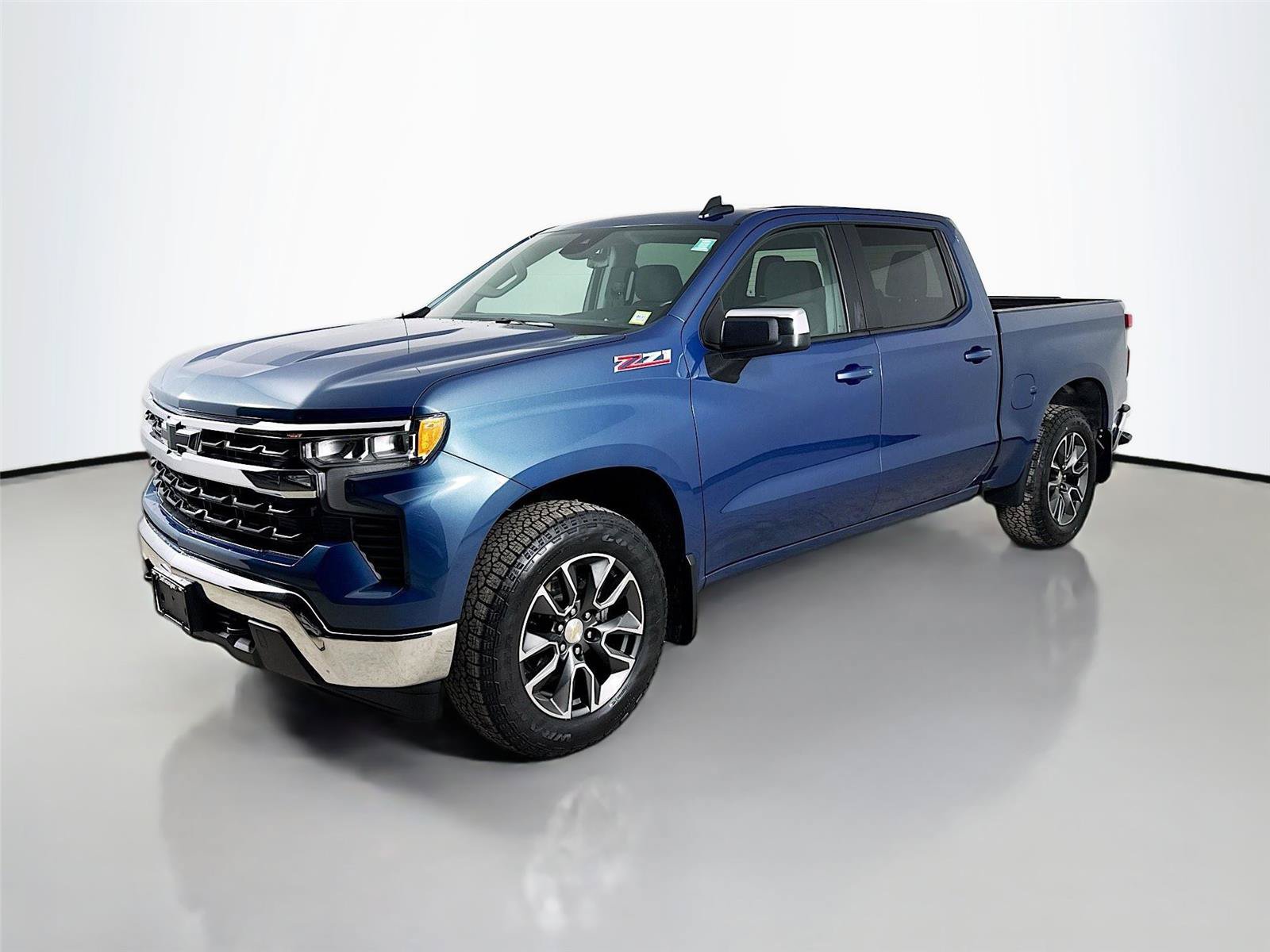 Used 2024 Chevrolet Silverado 1500 LT AWD/4WD image 5