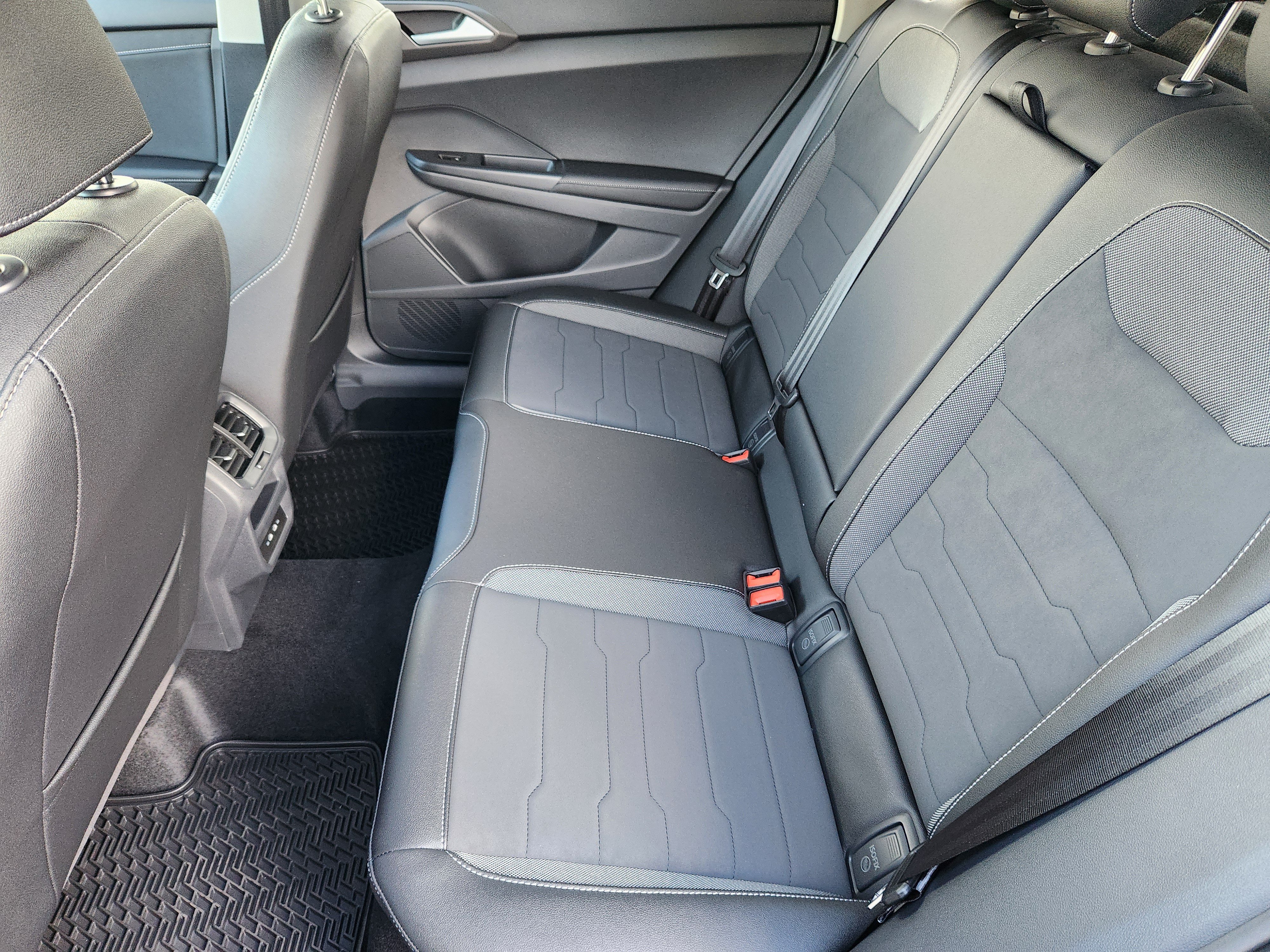 New 2026 Volkswagen Taos SE AWD/4WD image 21