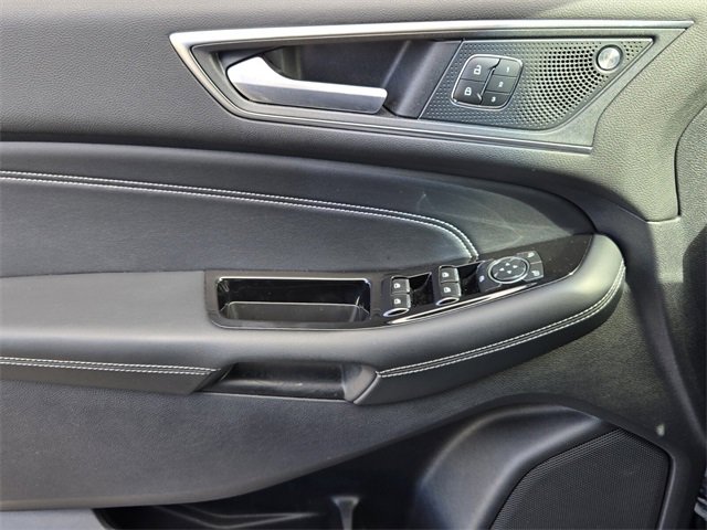 Used 2019 Ford Edge Titanium image 30