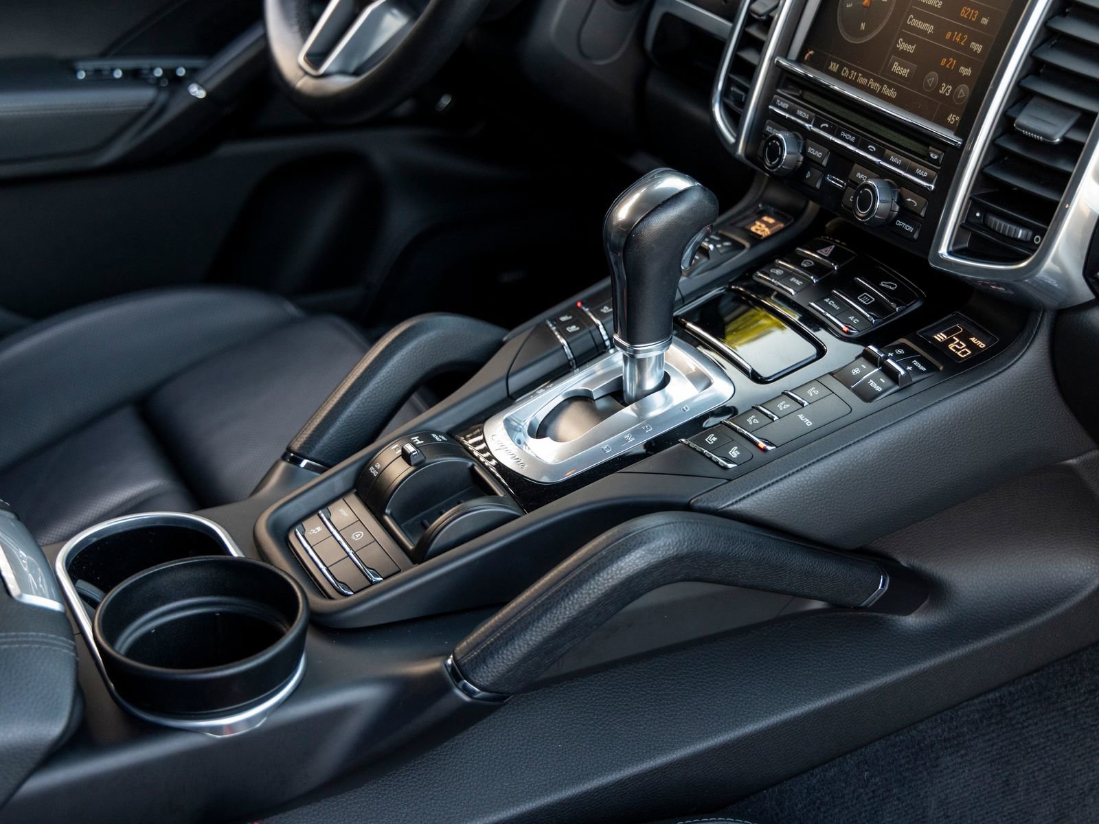 Used 2016 Porsche Cayenne image 56