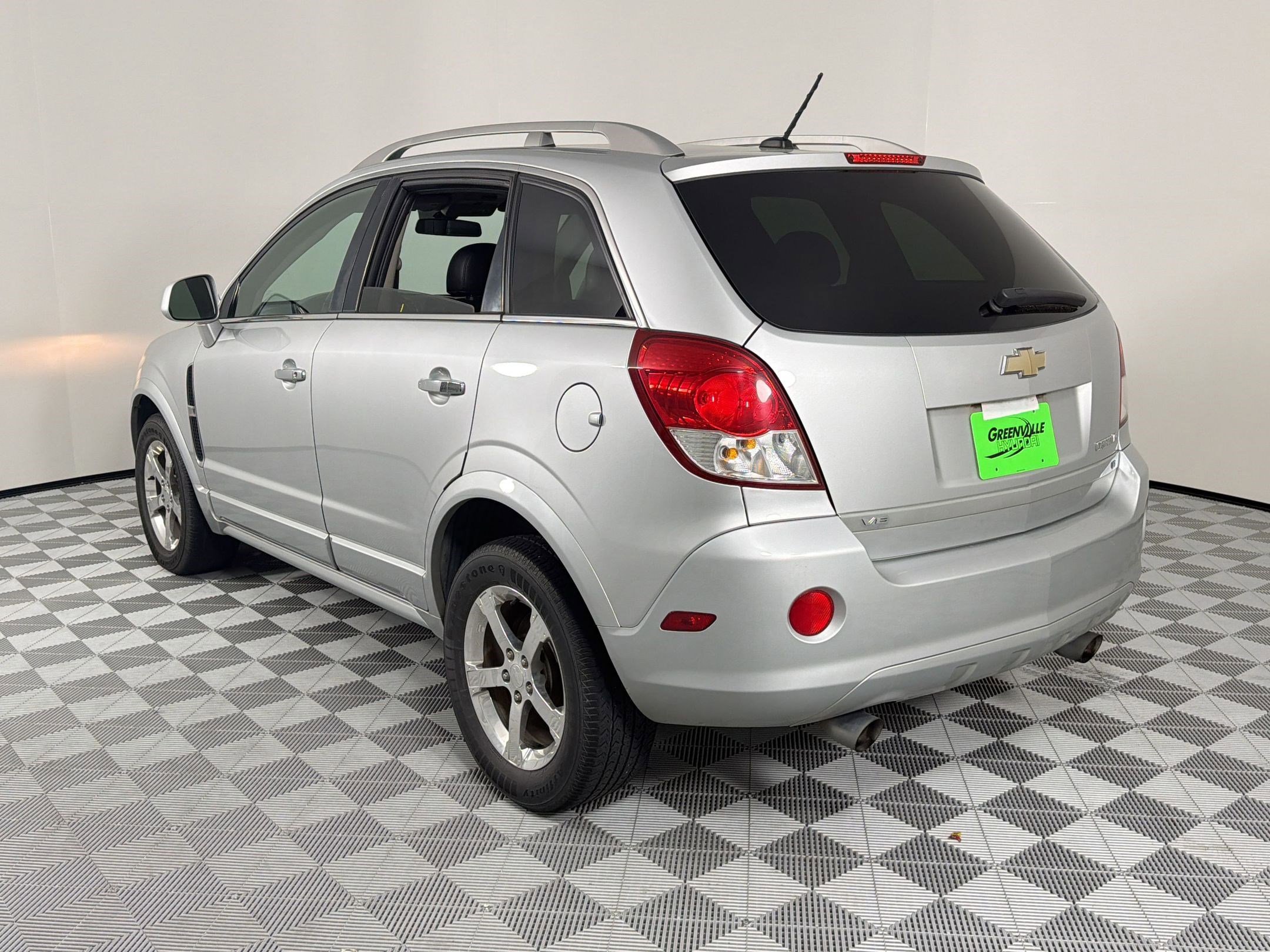Used 2012 Chevrolet Captiva Sport LT w/ Convenience Package FWD image 3