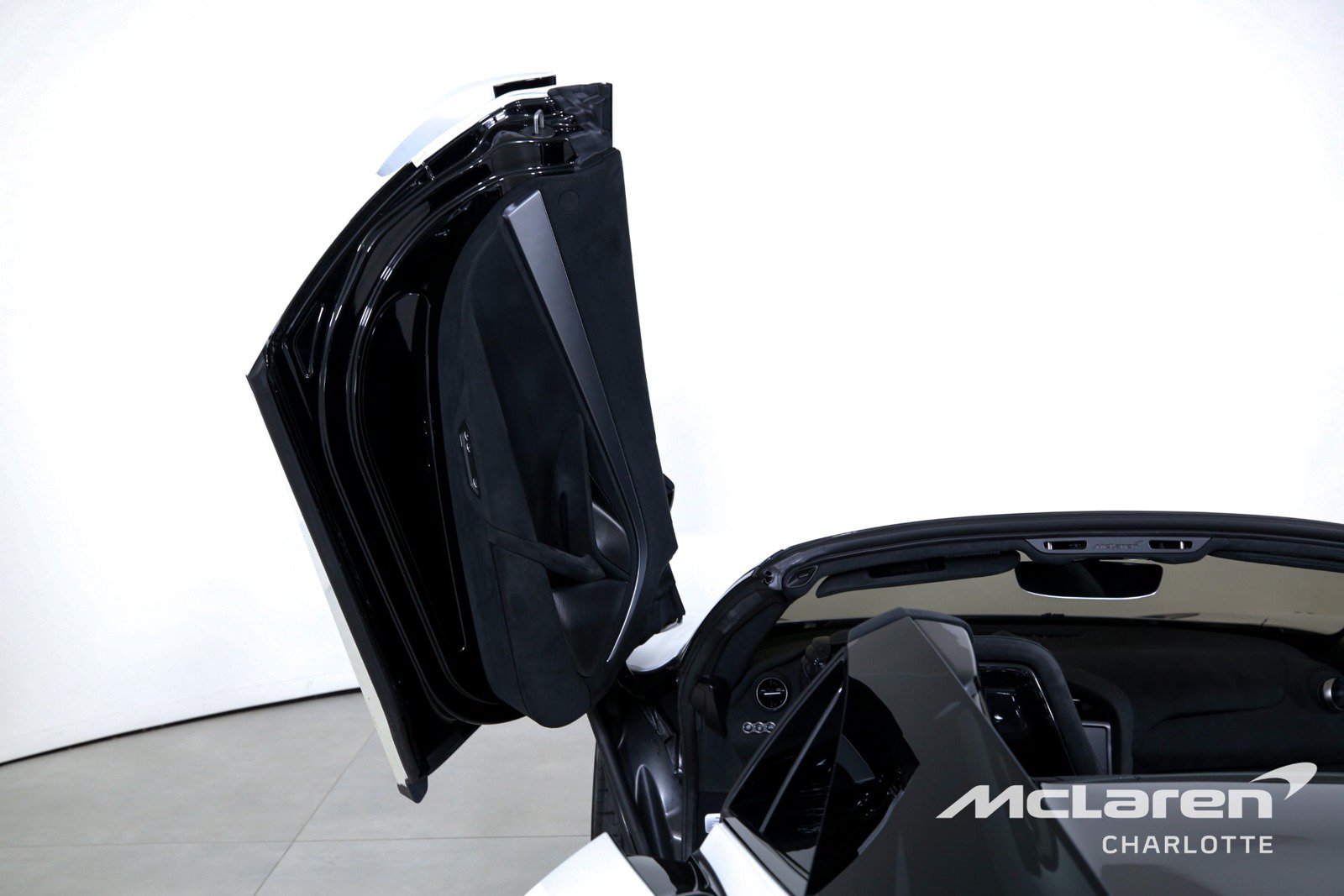 Used 2024 McLaren 750S Spider RWD image 12