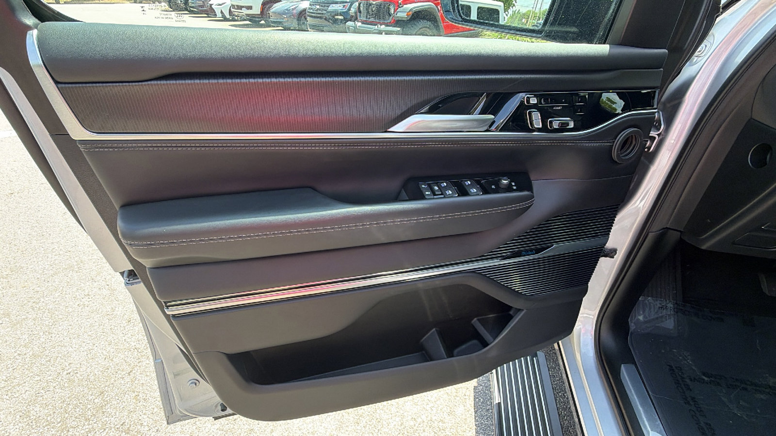 Used 2025 Jeep Grand Wagoneer Series II Obsidian w/ Quick Order Packagew 28T AWD/4WD image 14