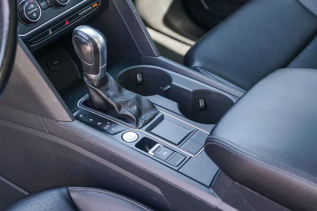 Used 2019 Volkswagen Atlas SE w/ Panoramic Sunroof Package FWD image 18