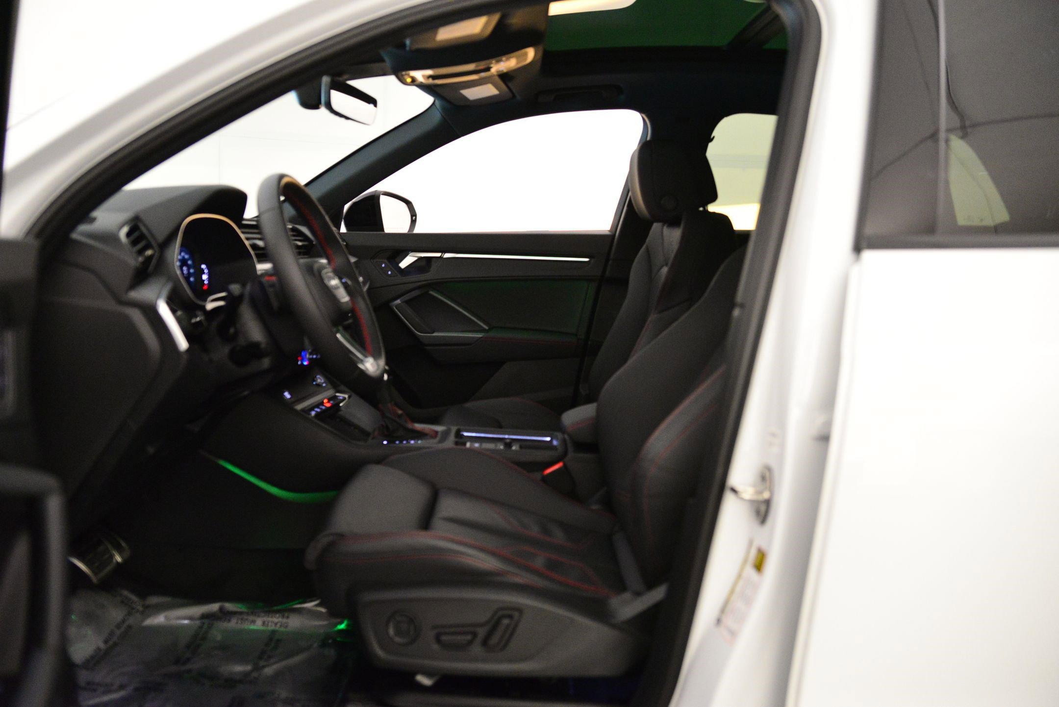 Certified 2025 Audi Q3 2.0T Premium Plus w/ Premium Plus Package image 26