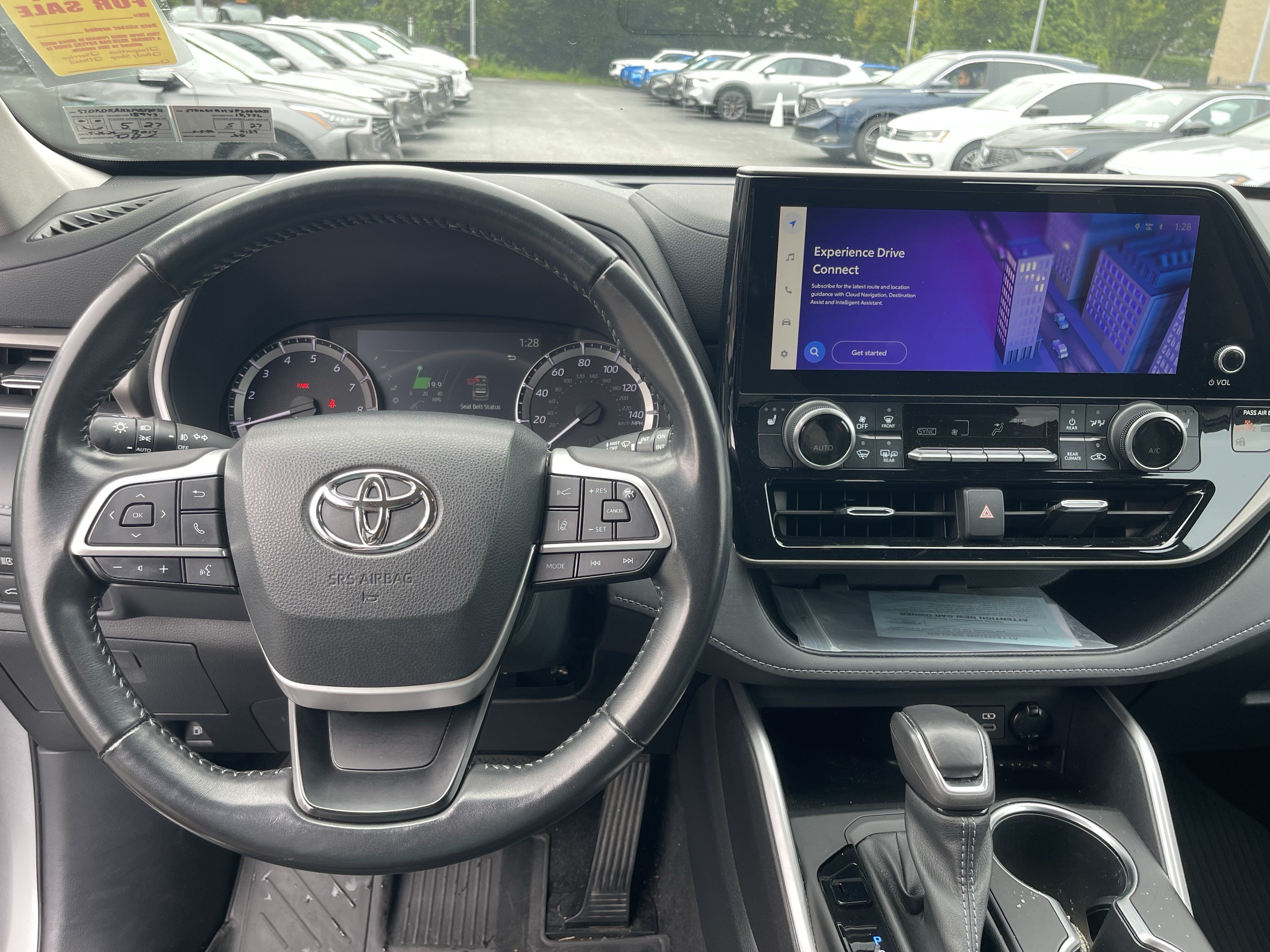 Used 2023 Toyota Highlander XLE FWD image 12