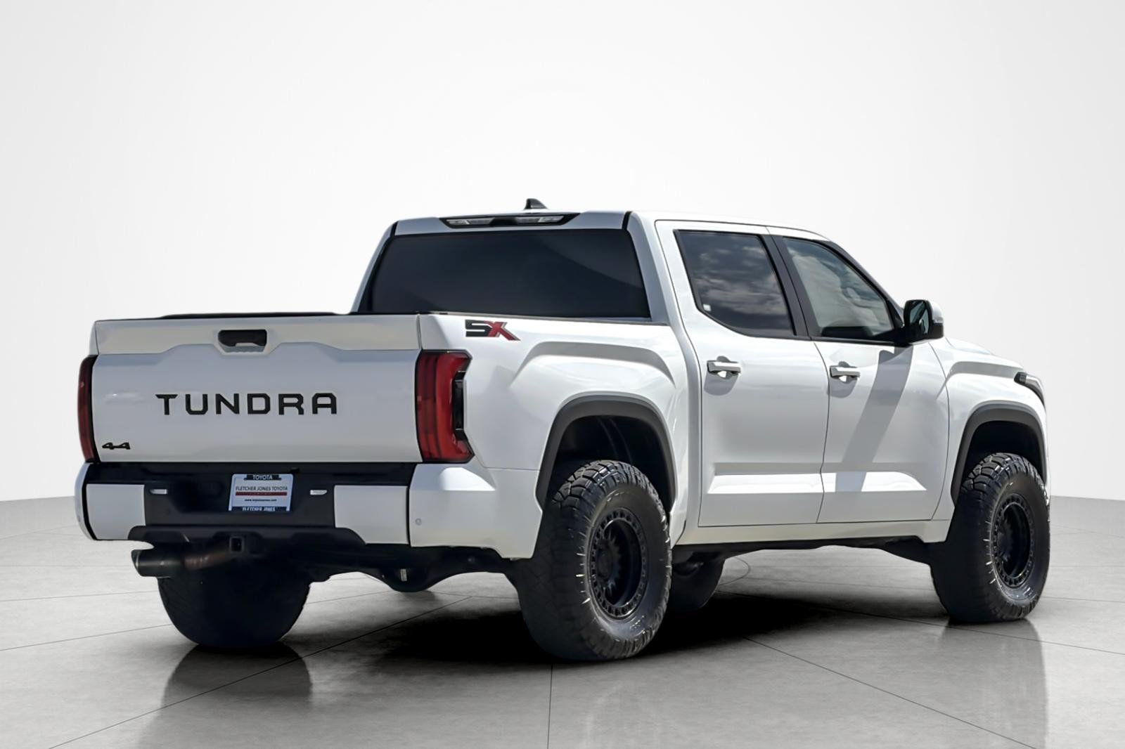 Used 2025 Toyota Tundra SR5 w/ SR5 Convenience Package AWD/4WD image 10