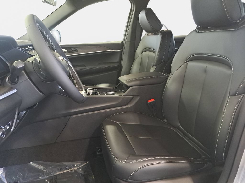 New 2026 Jeep Grand Cherokee L Limited w/ Limited Altitude Package AWD/4WD image 16