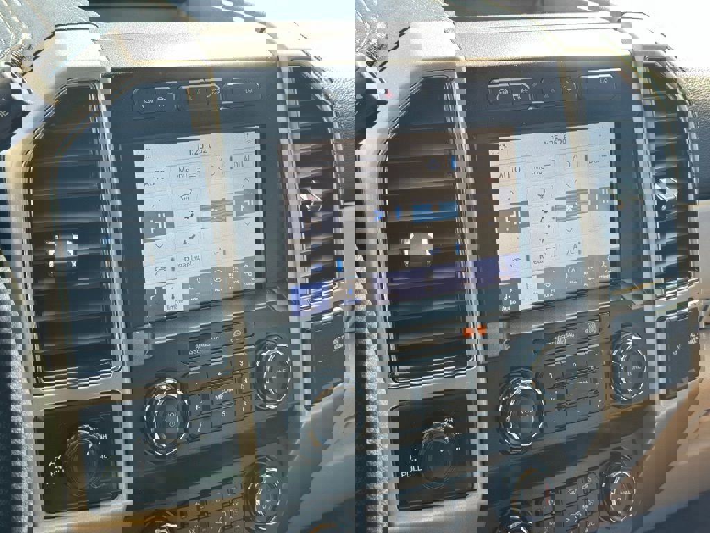 Used 2020 Ford F250 Lariat w/ Chrome Package image 29