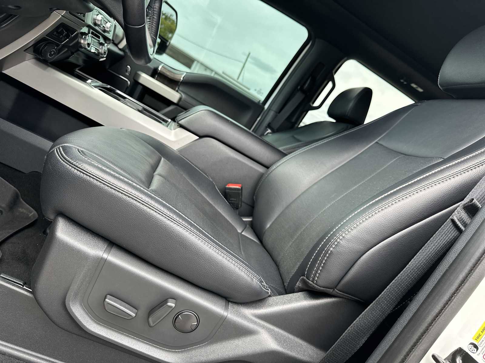 Used 2022 Ford F350 Lariat w/ Lariat Ultimate Package image 12