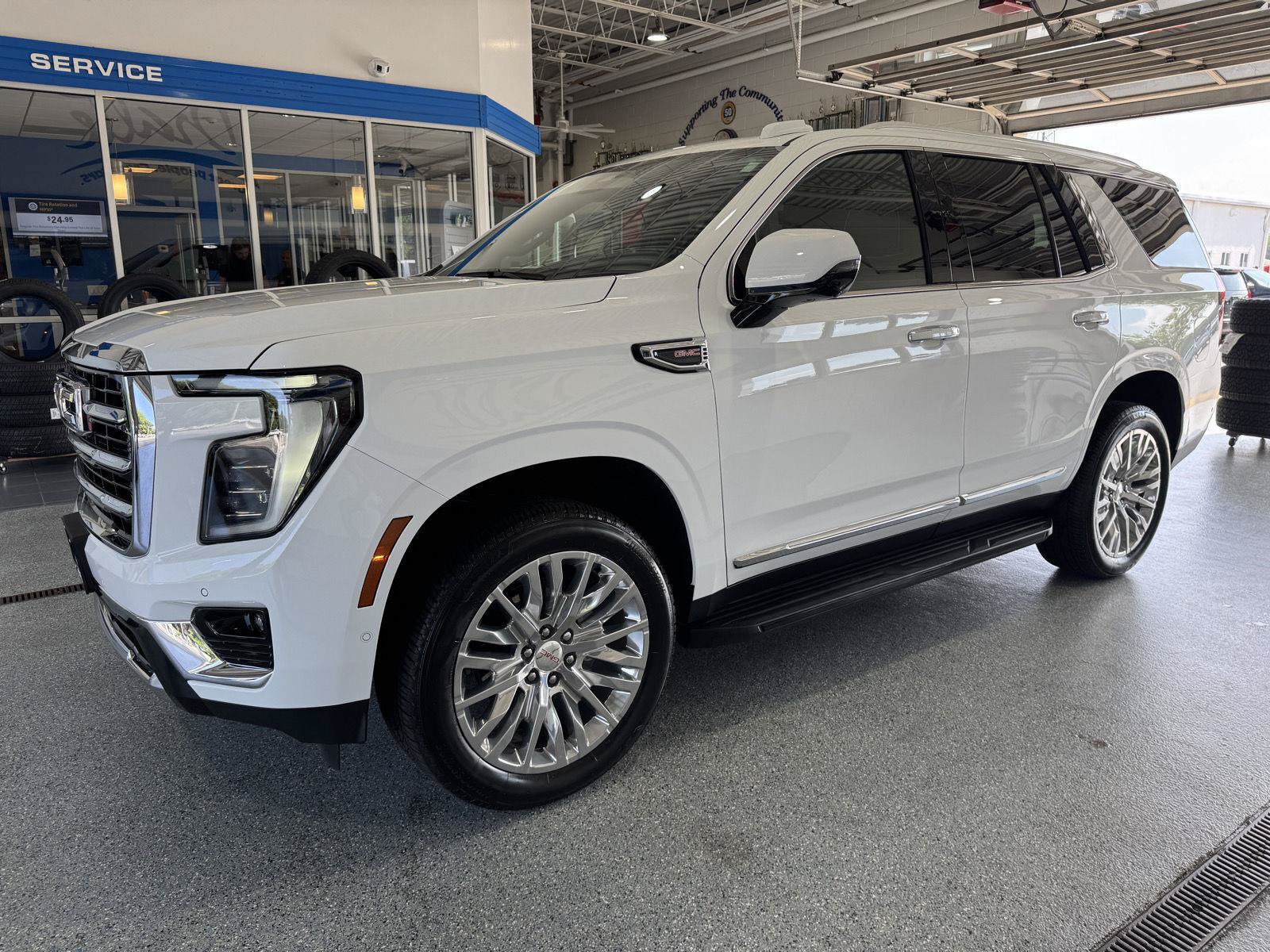 Used 2025 GMC Yukon Elevation w/ LPO, Floor Liner Package AWD/4WD image 4