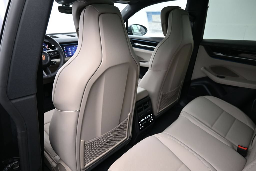 Used 2026 Porsche Macan Electric RWD image 8
