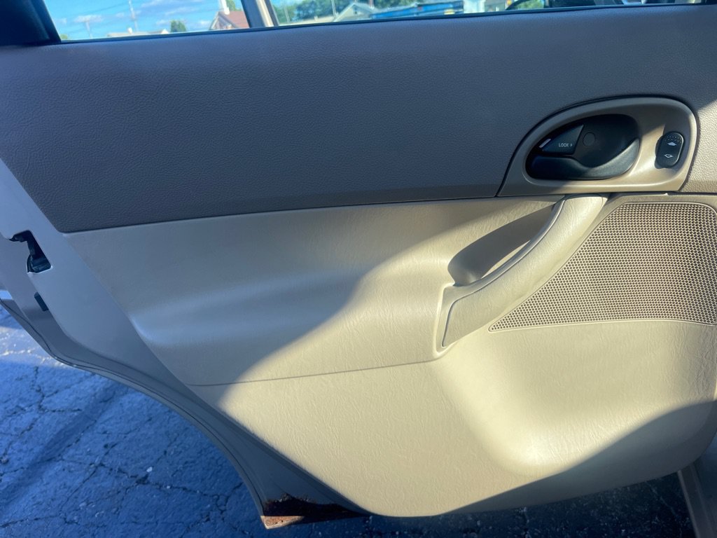 Used 2006 Ford Focus ZX4 Sedan FWD image 12